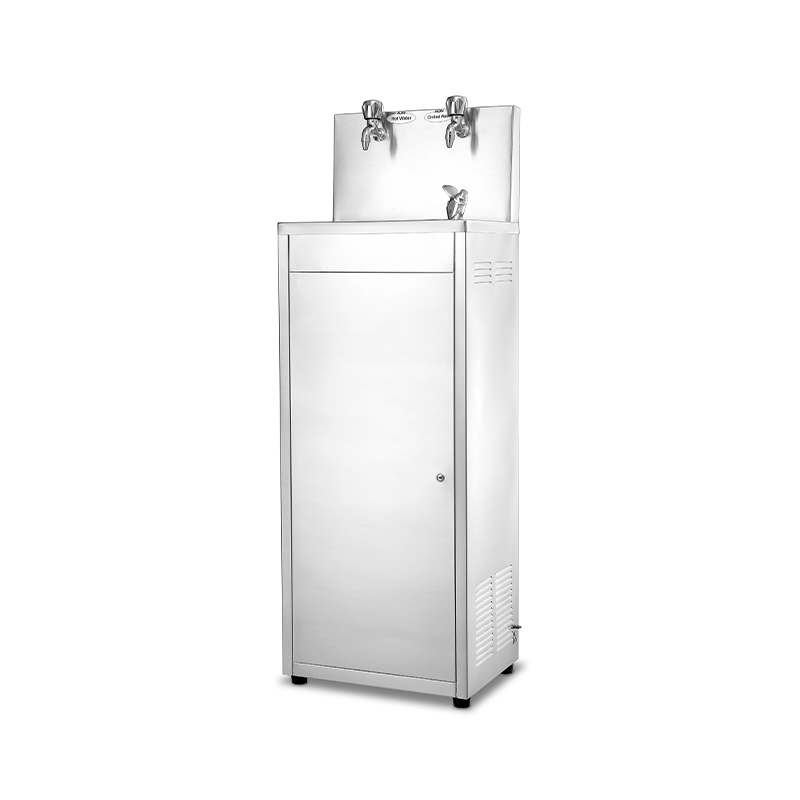 How can the door seal design of a refrigerated water dispenser enhance its sealing performance to reduce cold air leakage?
